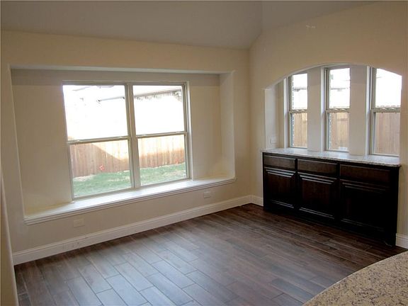 3rd image of 525 Ainsworth Way