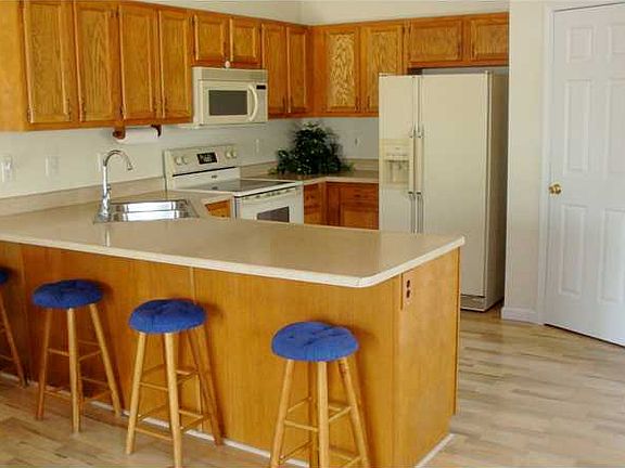 4th image of 439 Meadowlark Dr