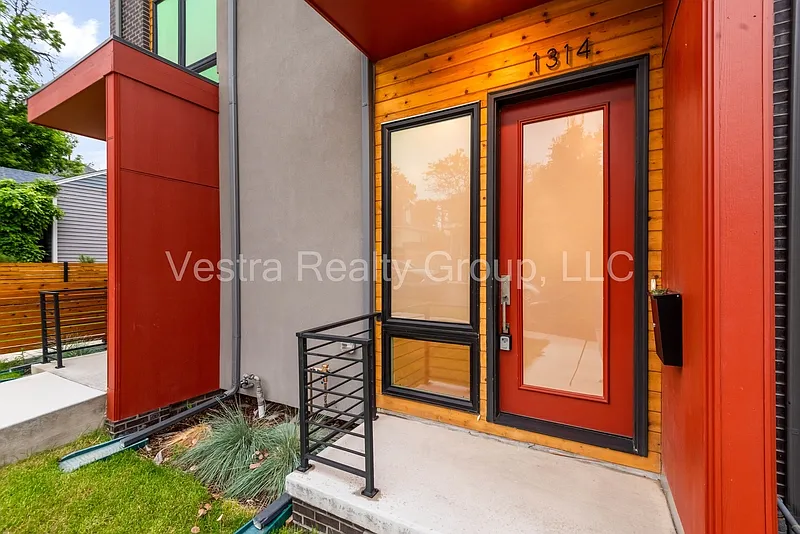 3 bed, 3.5 bath, 1665 sqft, $2,995 — Photo 3