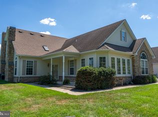 1127 Burgundy Cir, Pennsburg, PA 18073