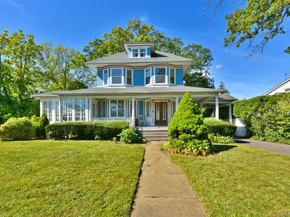 101 Wallace Street, Freeport, NY 11520