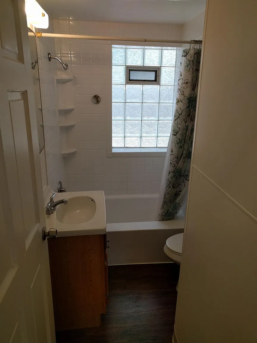 2405 Plainview Ave photo 1