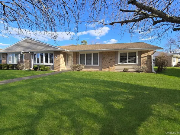 289 Cardiff Court #B, Ridge, NY 11961