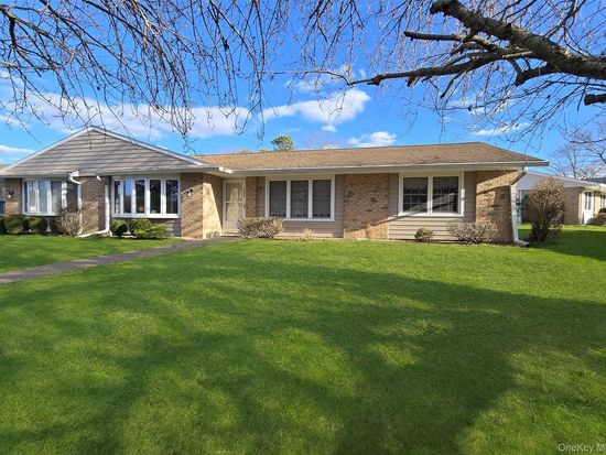 289 Cardiff Court #B, Ridge, NY 11961