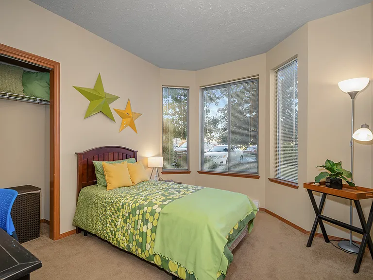 Eagle Point Apartments — Photo 45