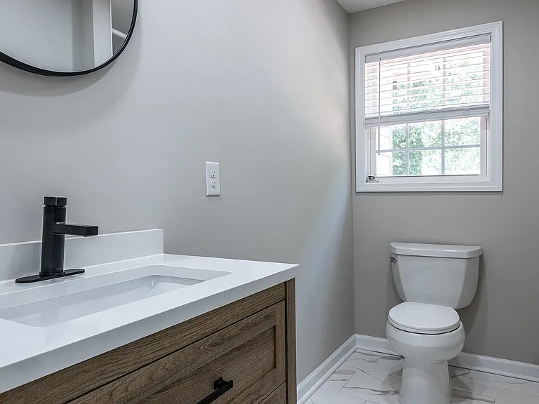 Spacious 2BR/2BA Apartment for Rent 1861 Lyle Ave, Atlanta
