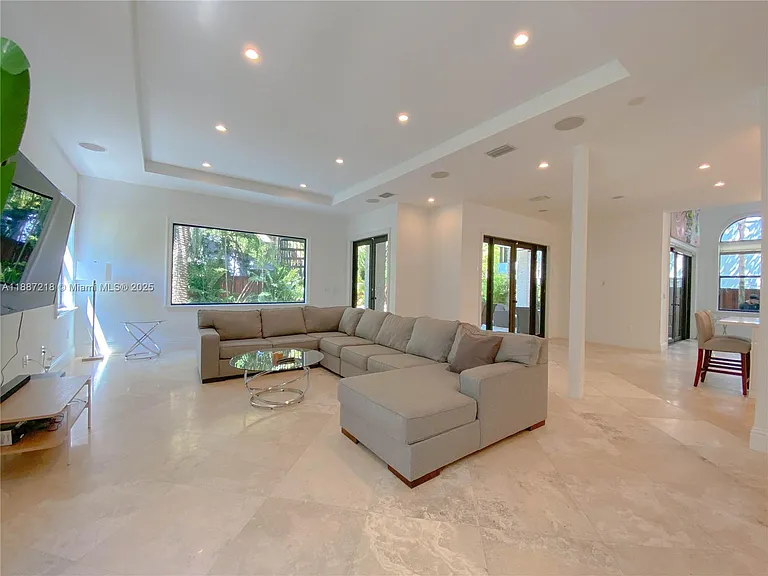 2561 Trapp Ave — Photo 9