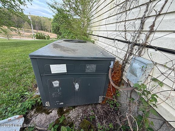 5th image of 3067 N Campbell Rd