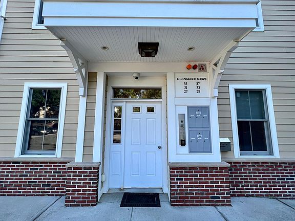 2nd image of 222 Main St #33