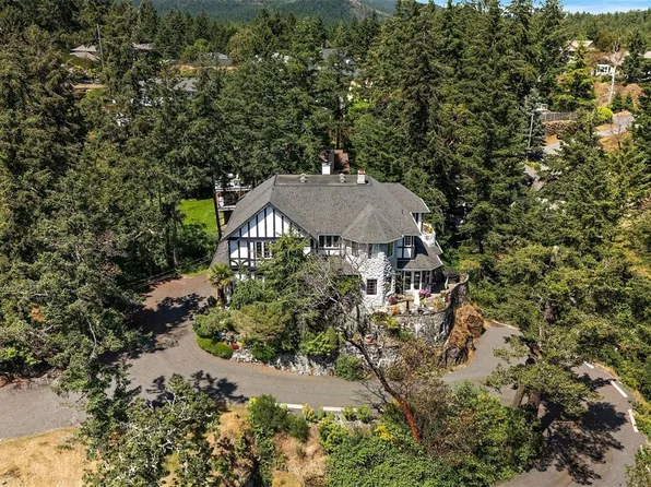 405 Coralee Pl, Langford, BC V9B 6C4