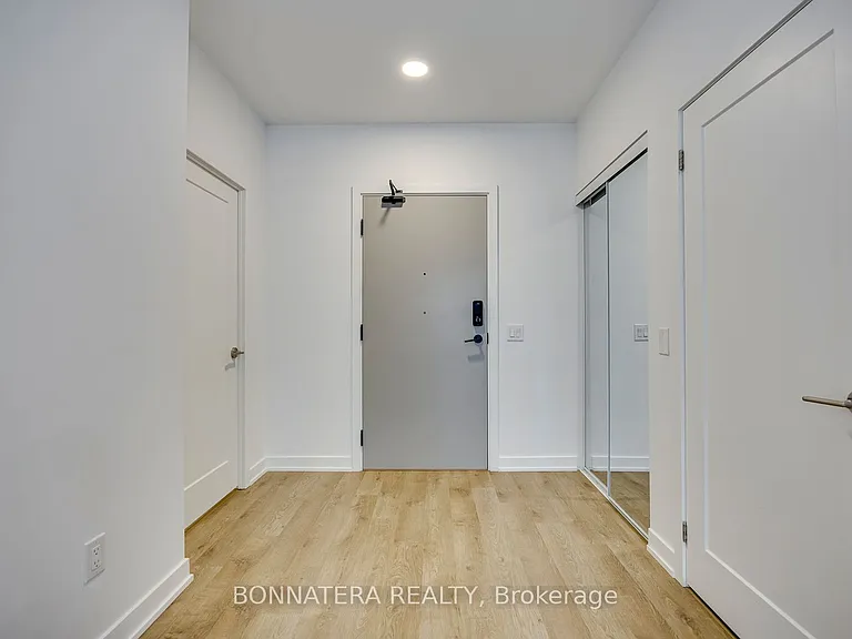 5105 Hurontario St #408 — Photo 9