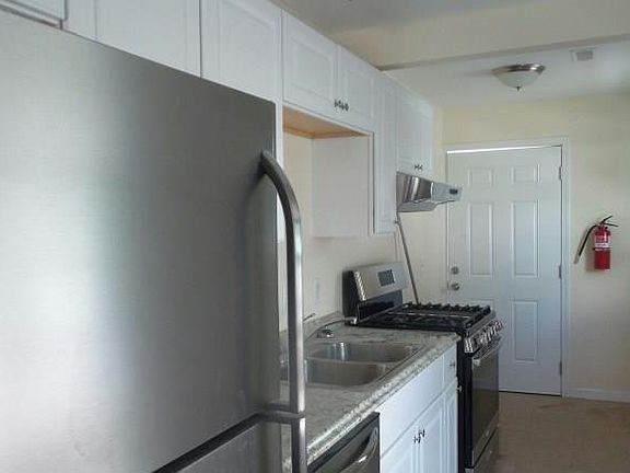 2nd image of 1162 E Rowland Ave