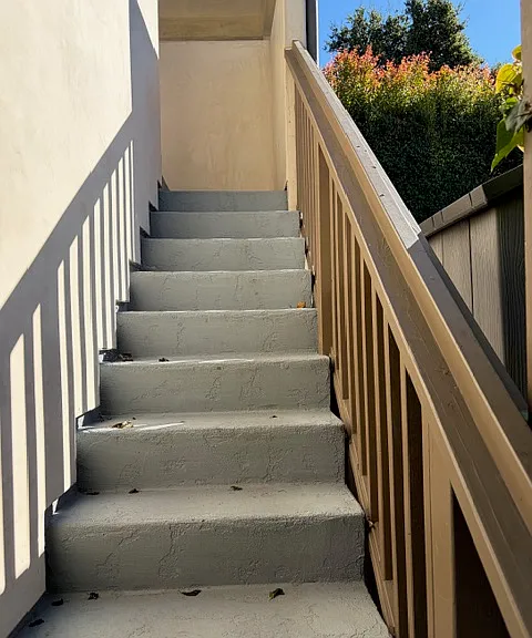 922 E Ortega St — Photo 2