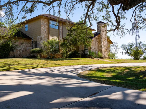 377 Us Highway 181 S, Floresville, TX 78114