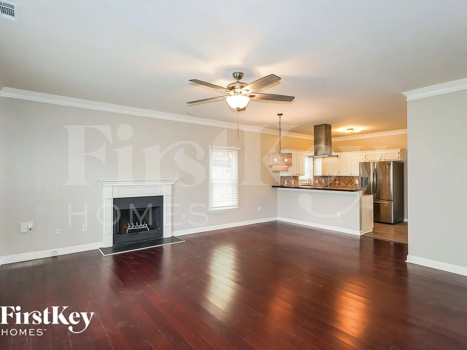 3 bed, 2.0 bath, 1552 sqft, $2,345 — Photo 2