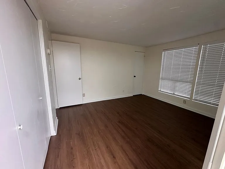 5916 Lago Vista Way #B-10 — Photo 10