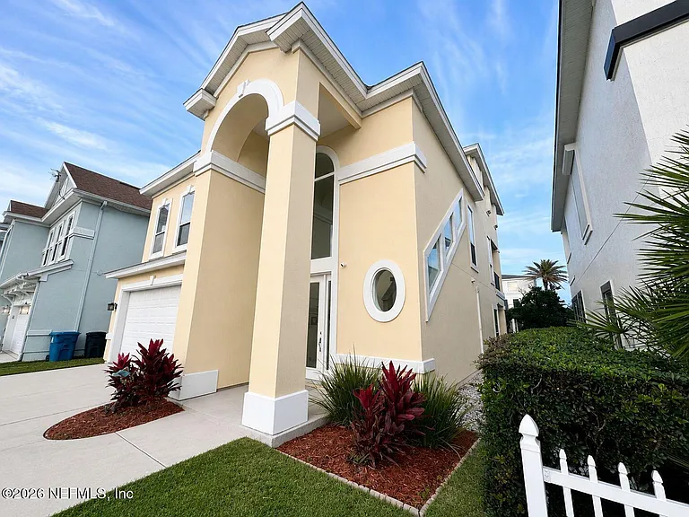 692 Sand Isles Cir — Photo 3