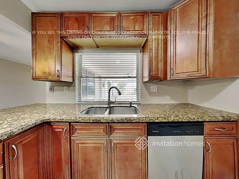 1451 SW 10th St — Photo 6