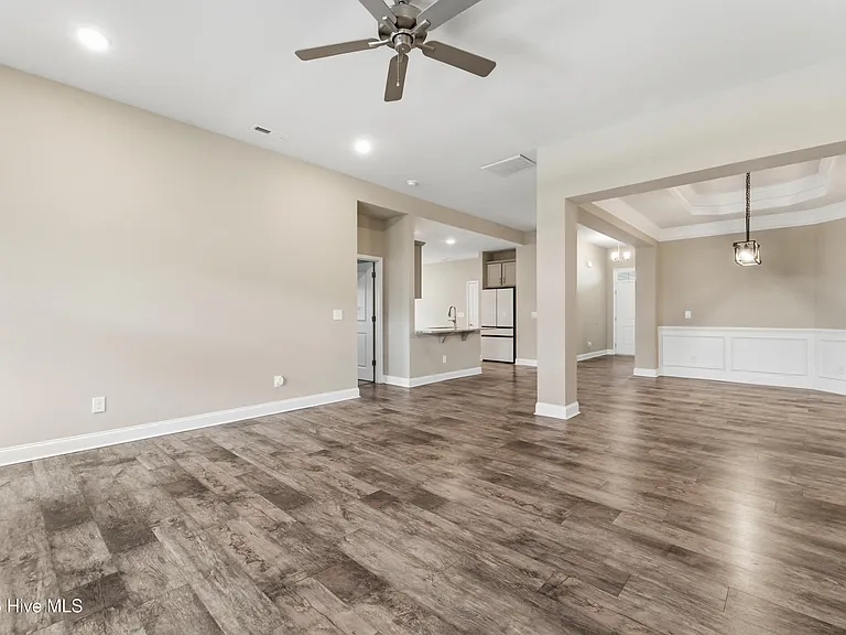755 Greenwich Pl — Photo 10