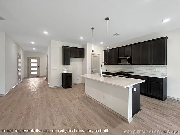 5th image of 2419 W Birmingham St