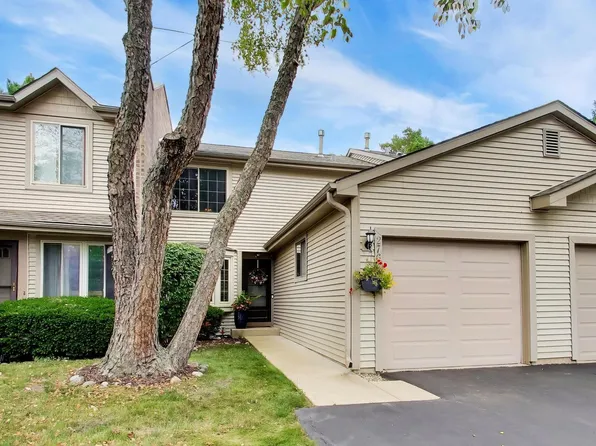 276 E Forest Knoll Dr, Palatine, IL 60074