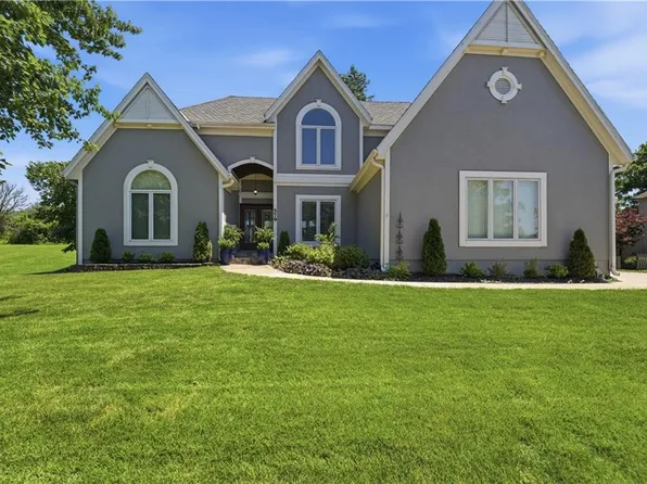 579 N Winnebago Dr, Lake Winnebago, MO 64034