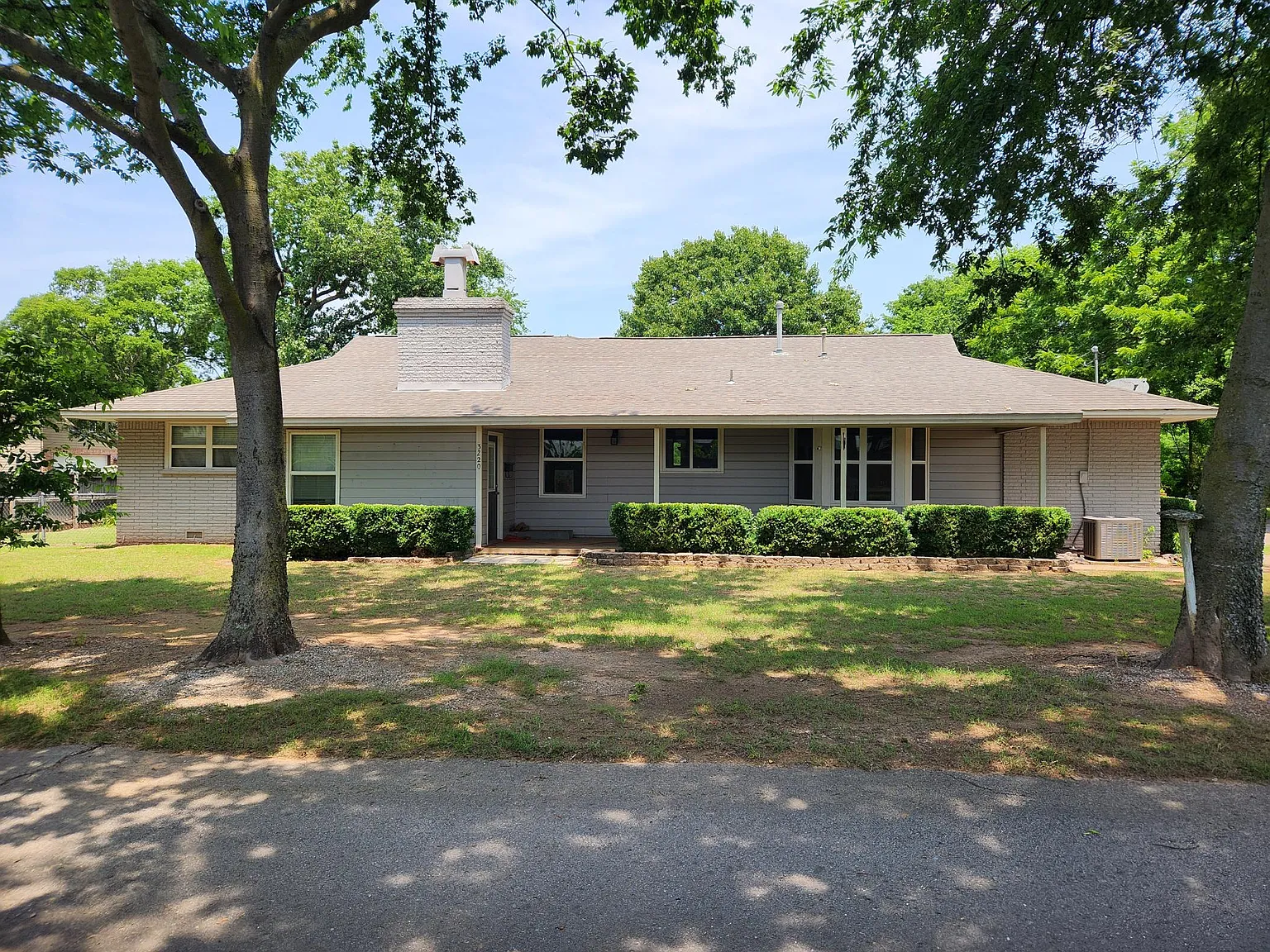 3 bed, 2400 sqft, $2,000 — Photo 1