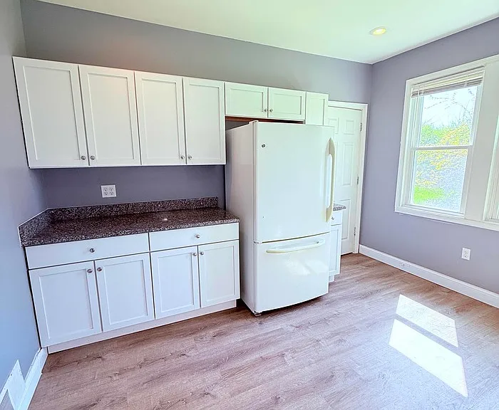 1464 Baldwin St — Photo 4