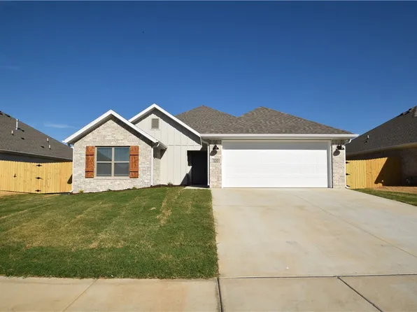 320 Palm St, Bentonville, AR 72713