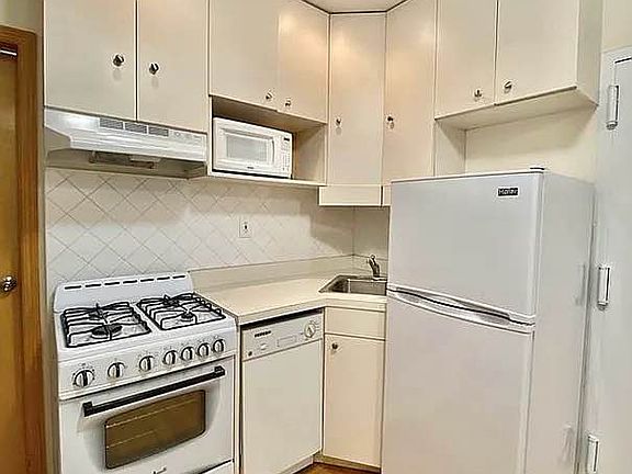 3rd image of 202 Elizabeth St APT 6