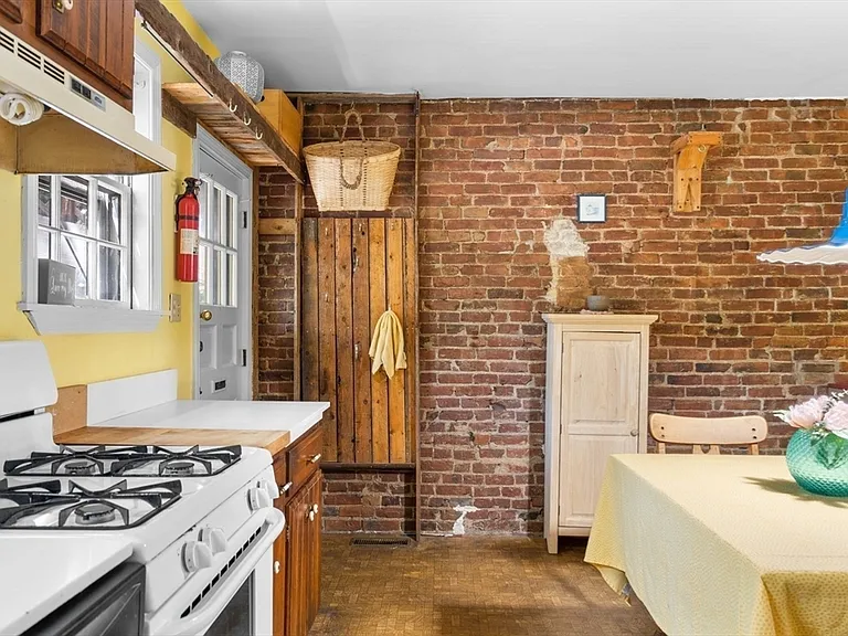 2 Livermore Pl — Photo 14