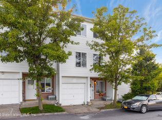 30 Aspen Knolls Way, Staten Island, NY 10312