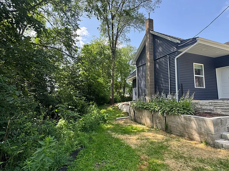 557 West St — Photo 37