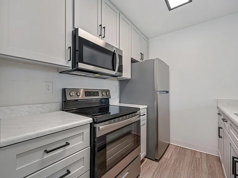 The Redwoods Apartments — Photo 10
