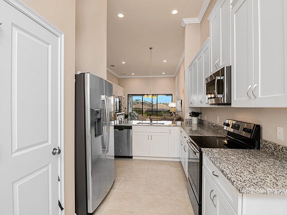 5th image of 9433 Benvenuto Ct Unit 203