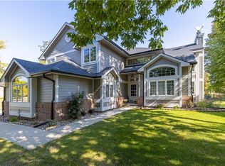 8100 Durham Cir, Johnston, IA 50131