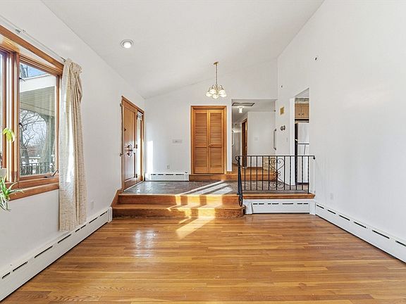 4th image of 7 Carol St