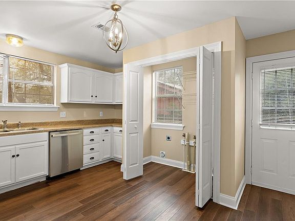 5th image of 312 E 34th Ave
