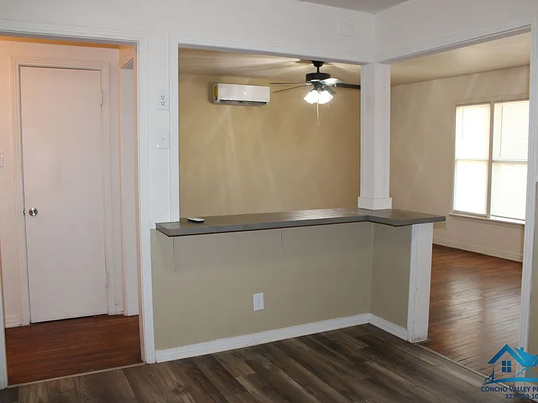 2401 W Harris Ave — Photo 5