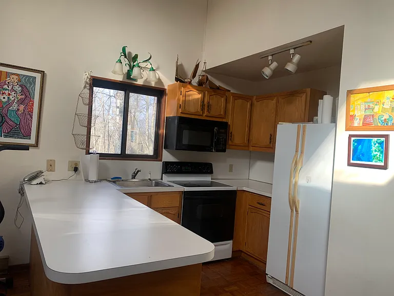 244 Surrey Dr — Photo 3