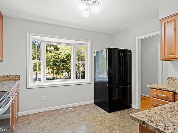 4th image of 10435 Courthouse Dr