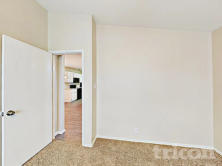 6734 Sandy Point Dr — Photo 10