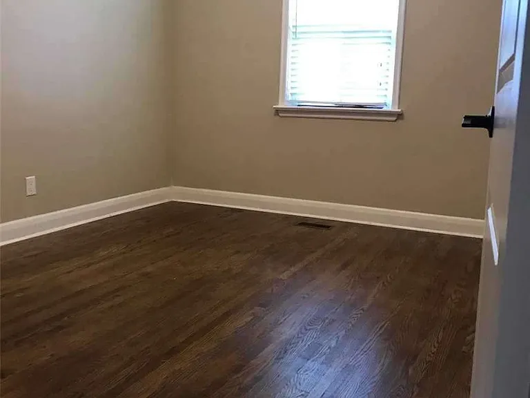 126 Silverhill Dr #MAIN FLOOR — Photo 6