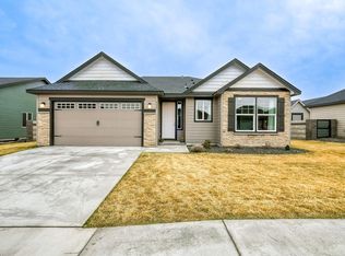 8203 Cardinal Peak St, West Richland, WA 99353