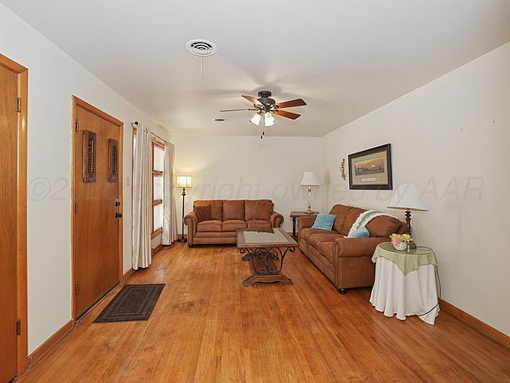 4th image of 1115 Smiley St