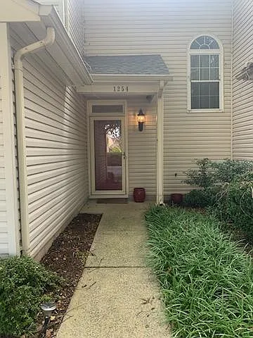 1254 Lake Dr — Photo 3