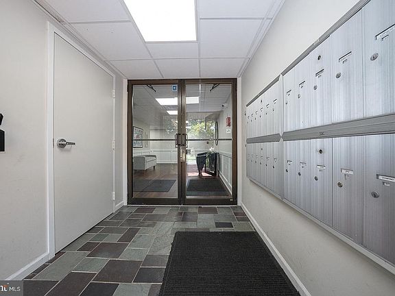 3rd image of 103 Summit Dr Building B