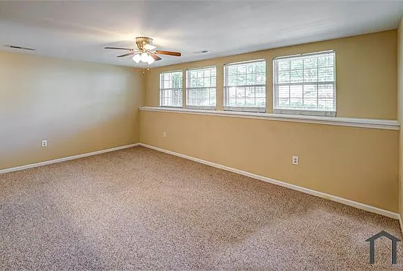 7600 Roscommon Ct #4 — Photo 12