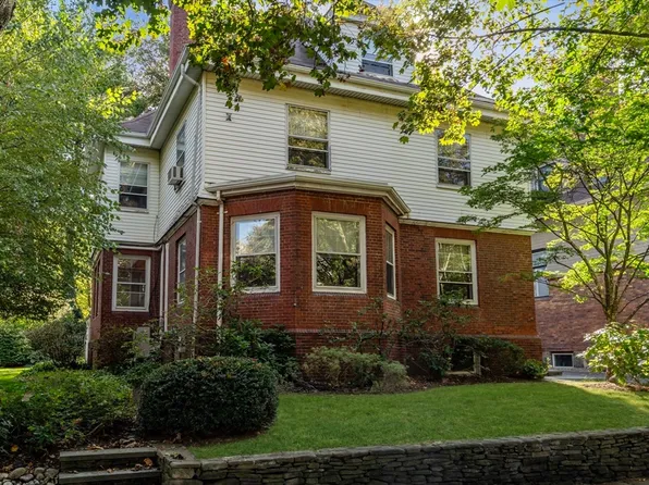 105 Babcock St, Brookline, MA 02446