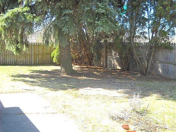 5th image of 4925 Algonquin Way